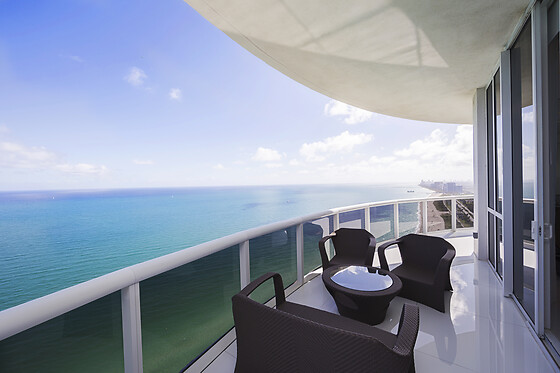 Luxury night in Miami