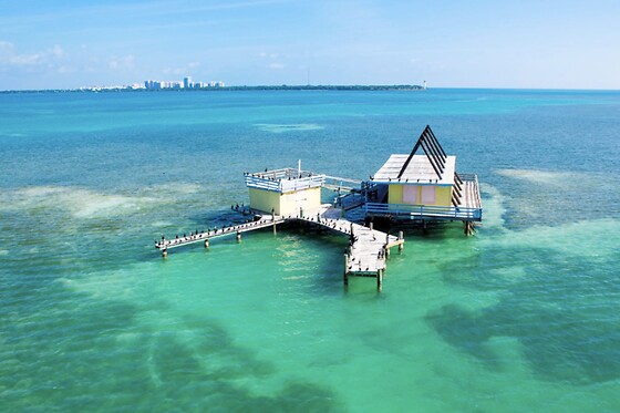 30-minute flight above Miami Beach at Airacer Miami